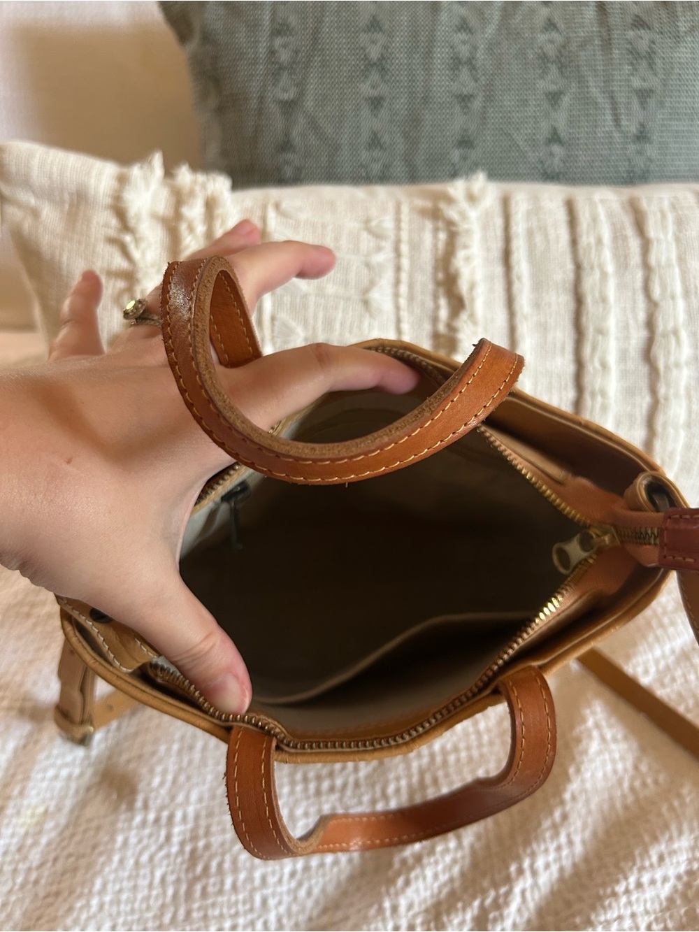Uashmama - Woven Leather Shoulder Bag in Camel Brown - Picture 5 of 8